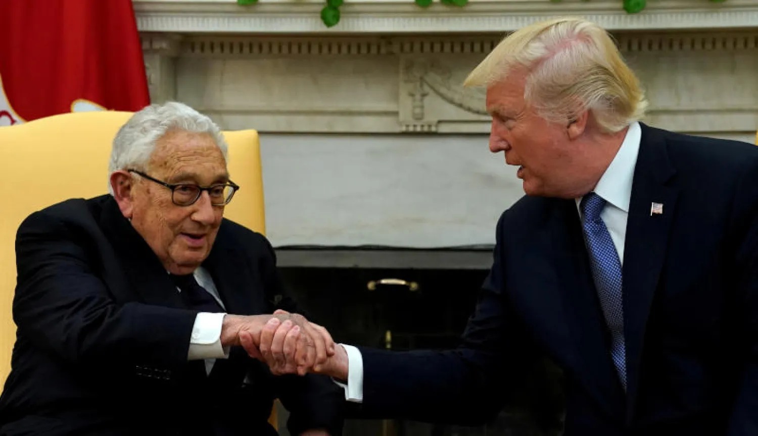 هنري كيسنجر في لقاء مع الرئيس الأميركي دونالد ترمب - أرشيف (رويترز)