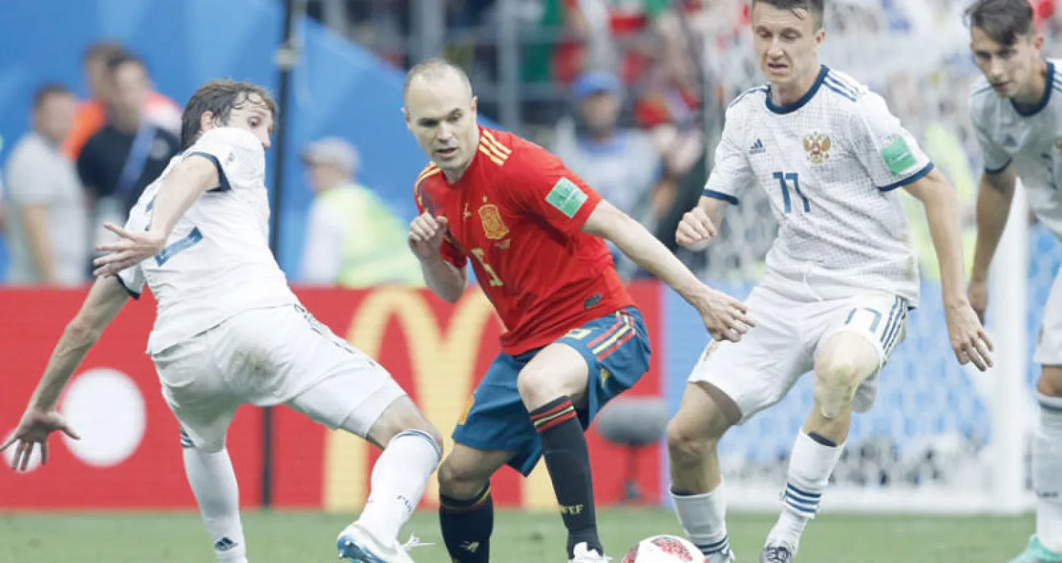 إنييستا نجم إسبانيا أحد تلاميذ مدرسة «تيكي تاكا» فشل في فرض هيمنته أمام قوة الروس وسرعتهم