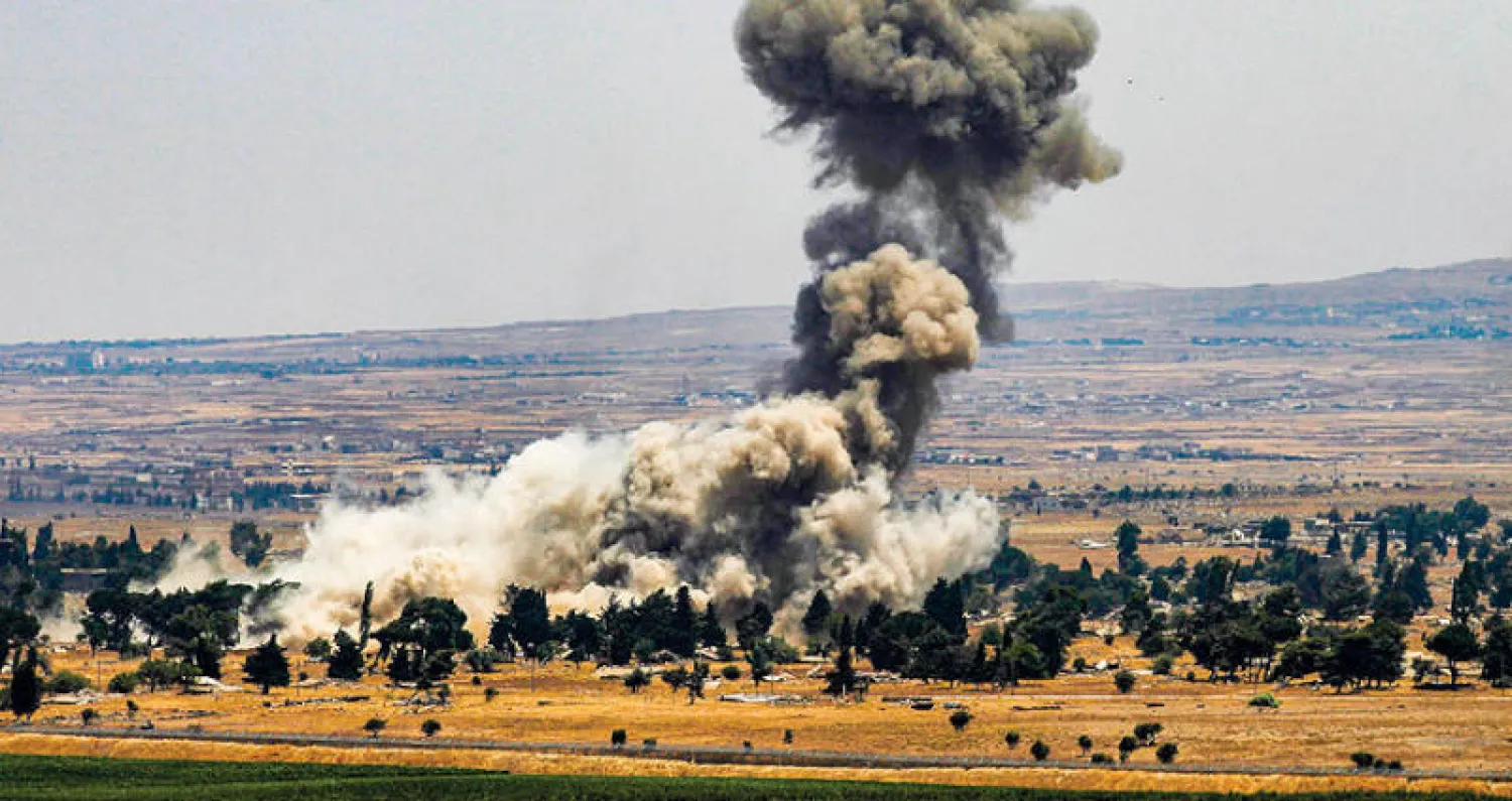 دخان المعارك في القنيطرة كما بدا أول من أمس من الجولان المحتل (أ.ف.ب)