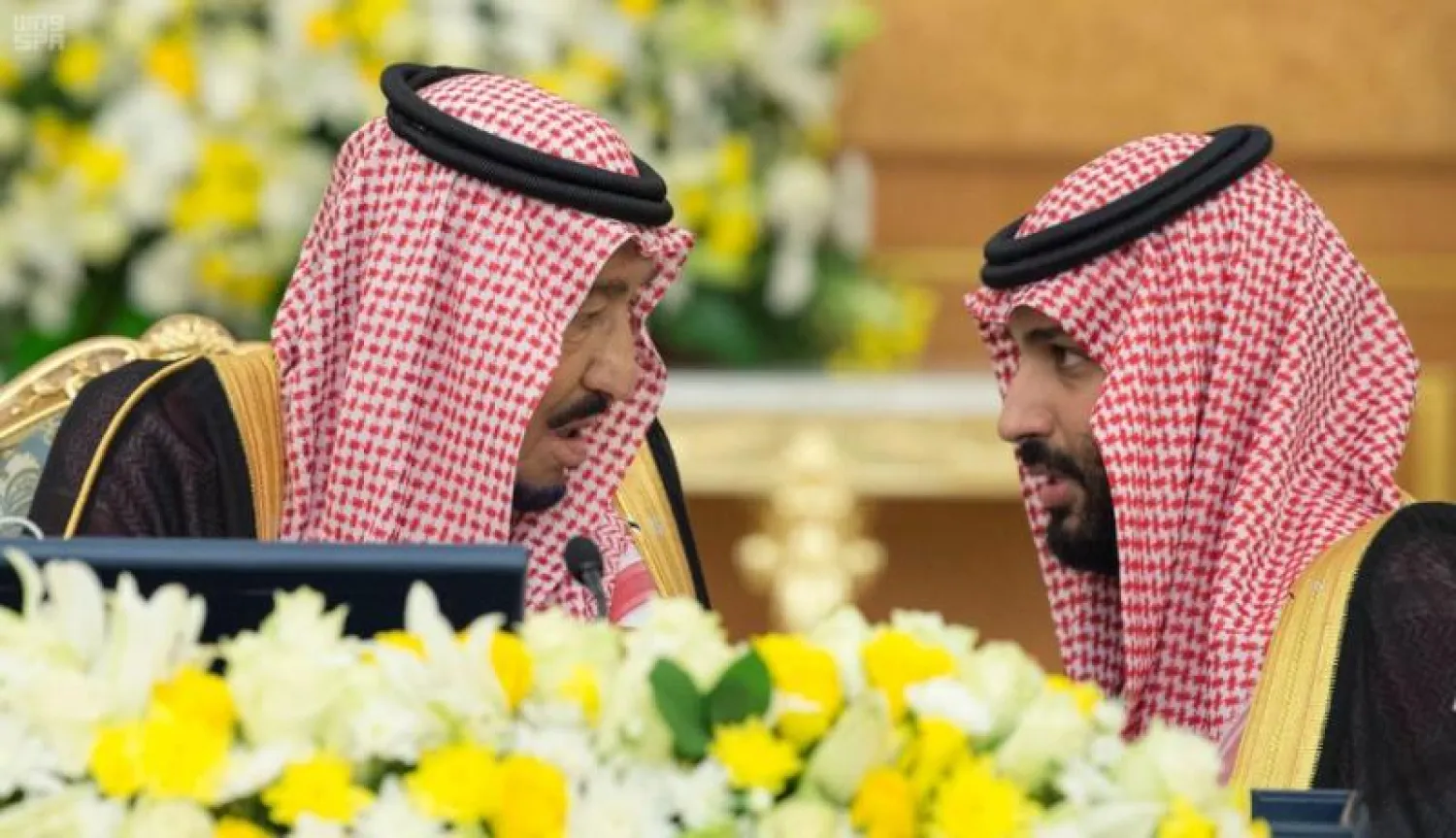 خادم الحرمين الشريفين وولي العهد خلال جلسة مجلس الوزراء (واس)