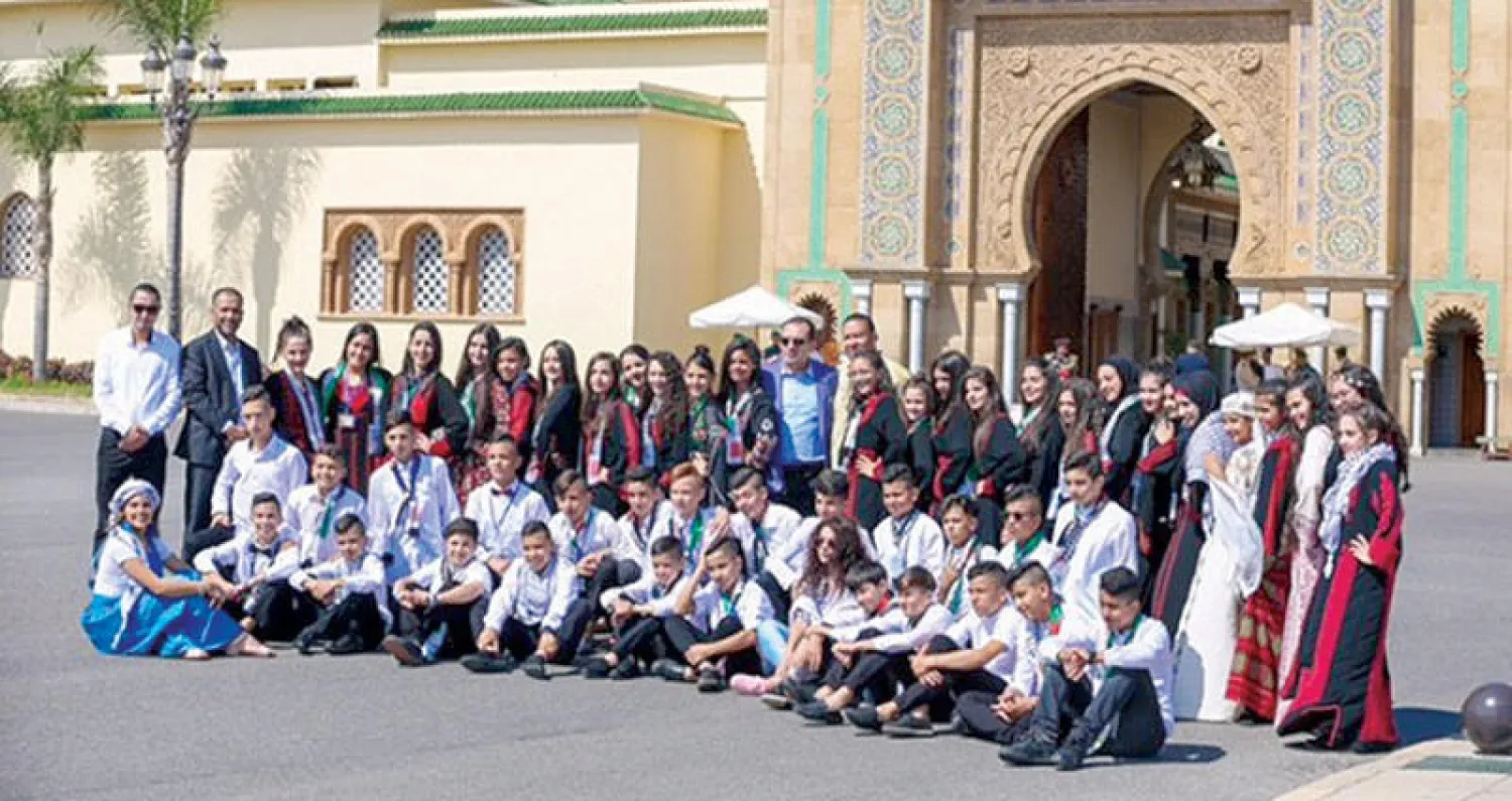 الأطفال أثناء زيارتهم لساحة المشور السعيد حيث القصر الملكي في الرباط