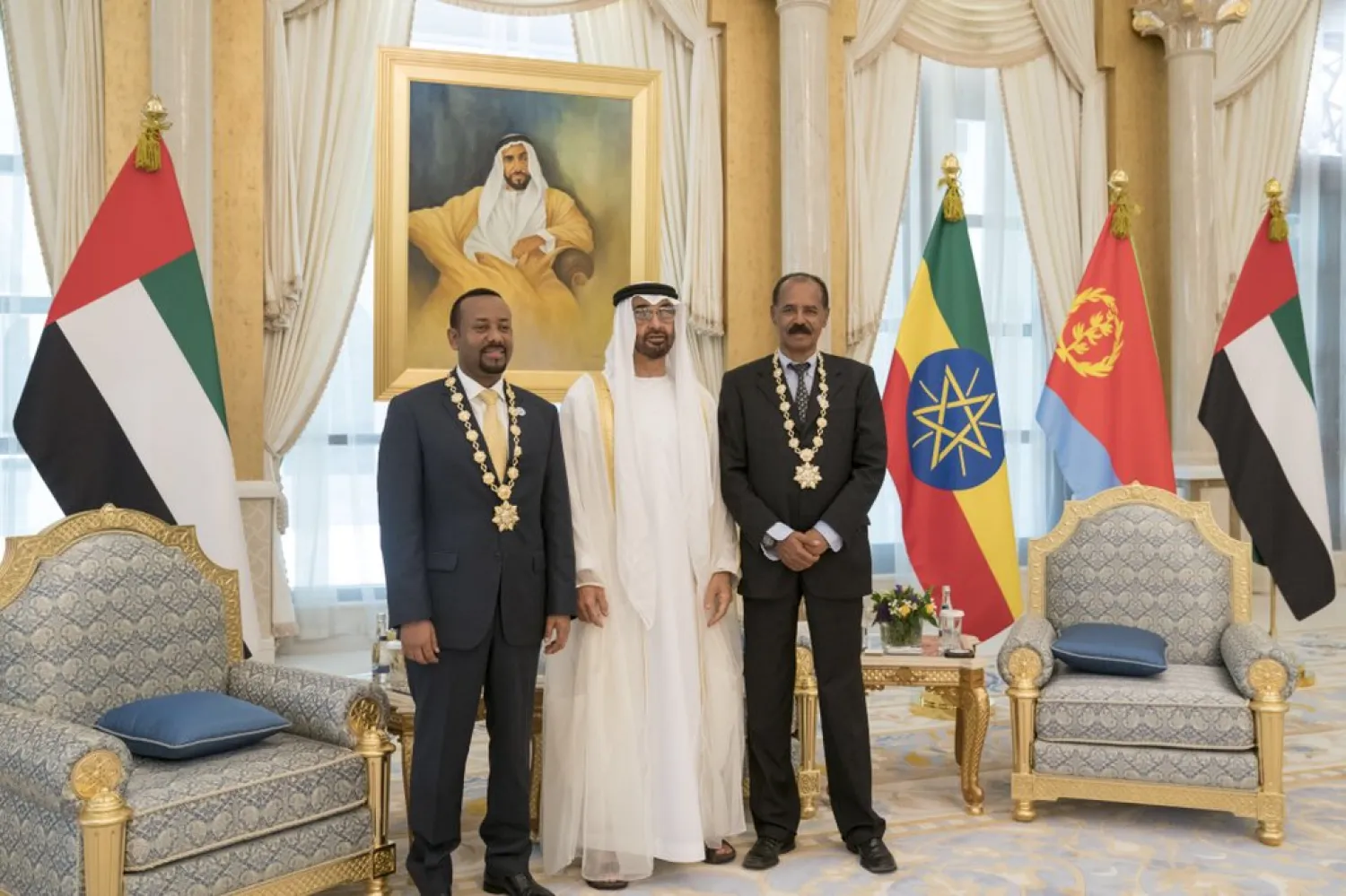 Abu Dhabi Crown Prince Sheikh Mohammed bin Zayed Al Nahyan bestows the Order of Zayed to President of Eritrea Isaias Afwerki and Premier of Ethiopia Abiy Ahmed. (WAM)