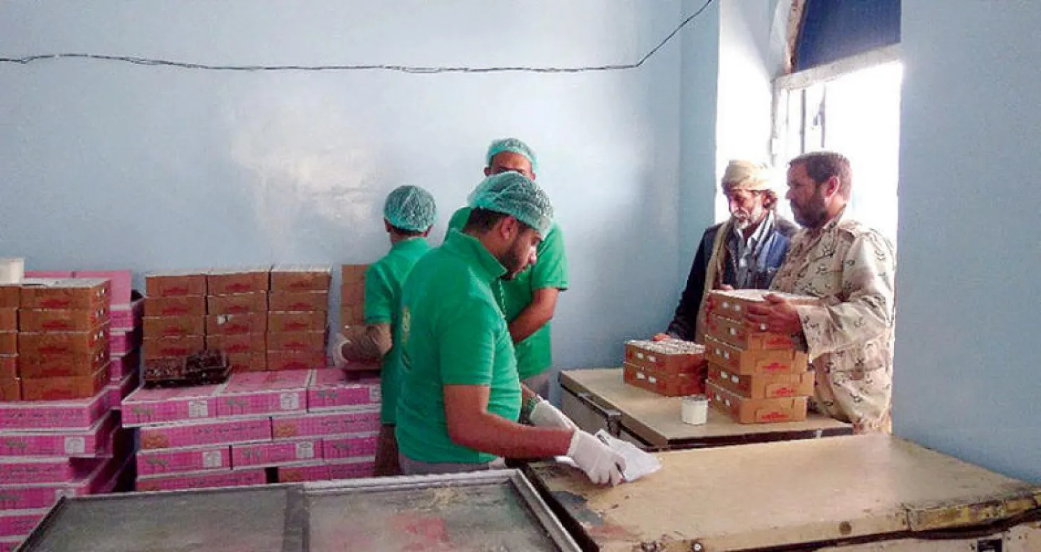 المؤسسة الحوثية «بنيان» سيطرت على جل أعمال الإغاثة في اليمن وتتهم بالانتقائية في التوزيع (صفحة المؤسسة على «فيسبوك»)