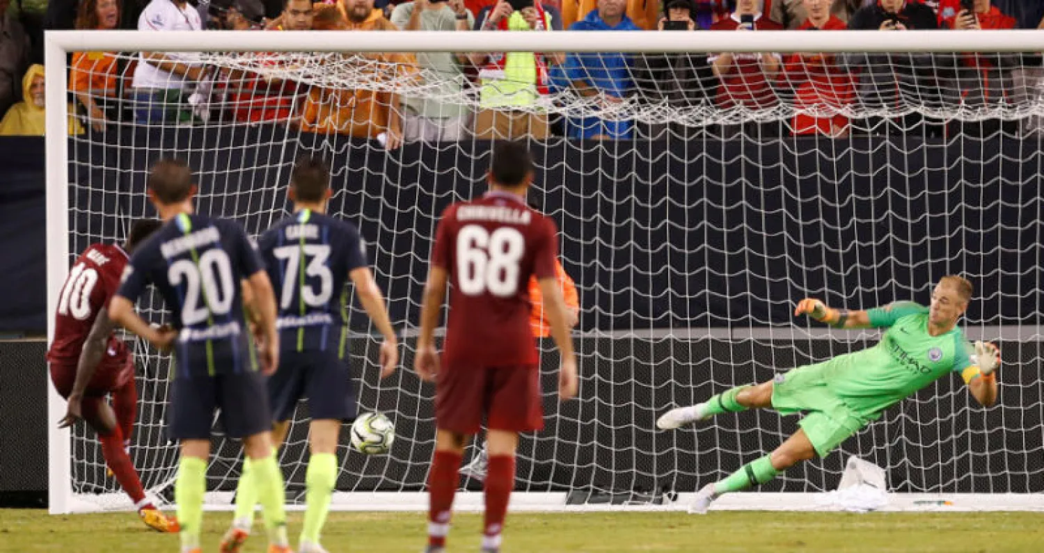 ماني (يسار) يحرز هدف الفوز على سيتي في مسابقة كأس الأبطال الدولية (رويترز)