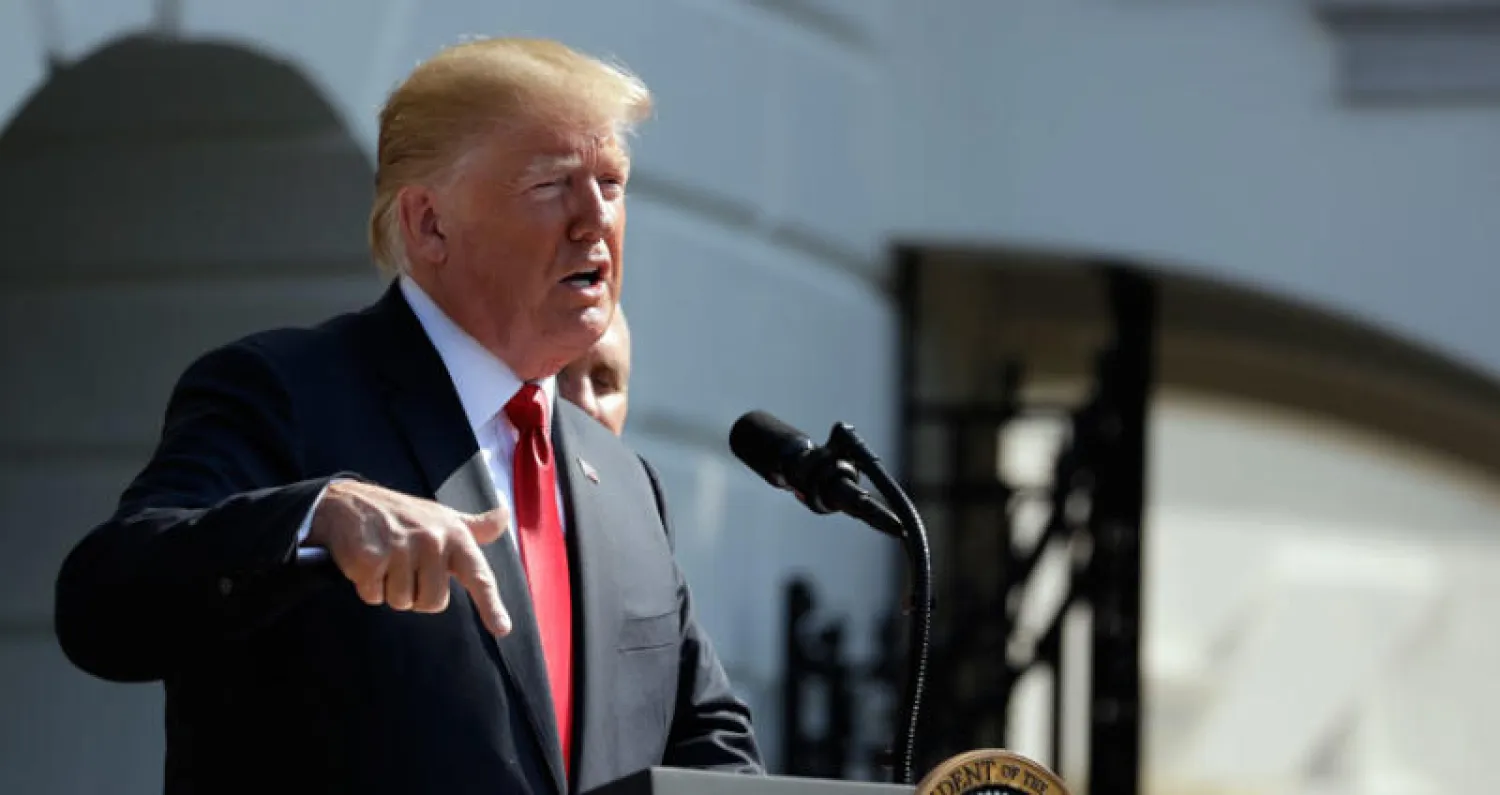 الرئيس الأميركي دونالد ترمب يتحدث للصحافيين في البيت الأبيض عن الاقتصاد العالمي (أ.ب)