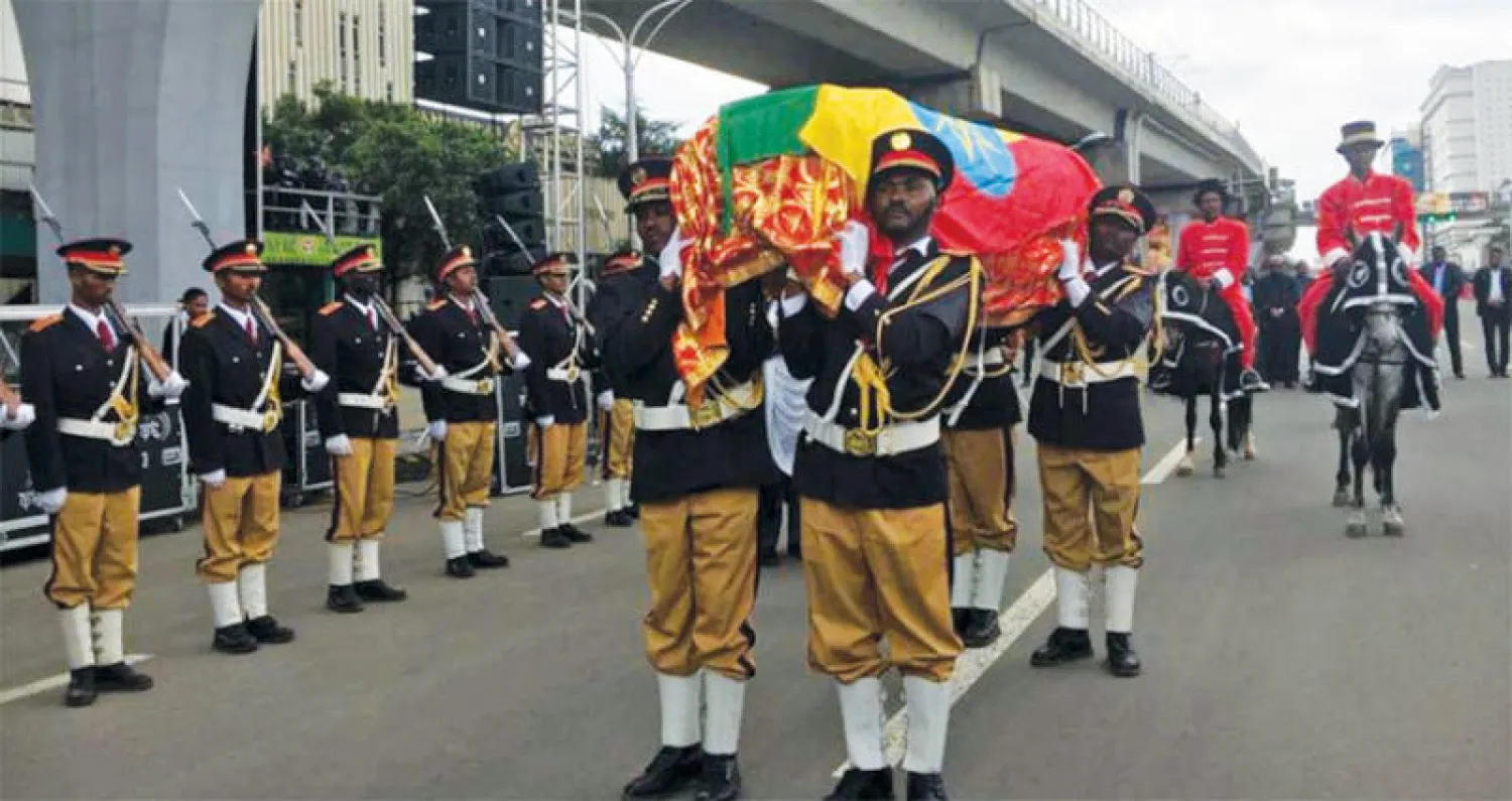 صورة وزعتها وكالة الأنباء الأثيوبية لتشييع جنازة مدير مشروع سد النهضة المقتول في أديس أبابا
