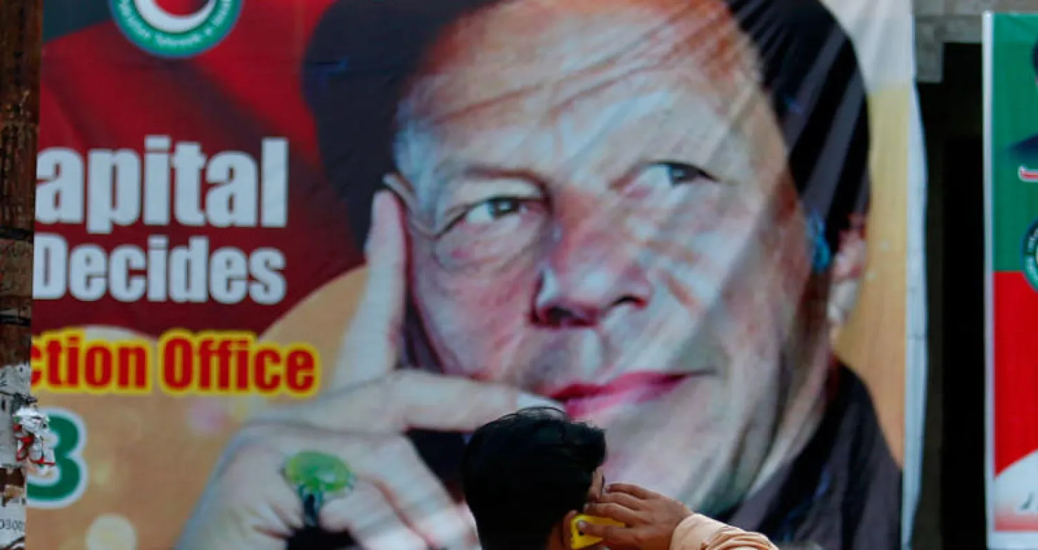 القضاء الباكستاني ينظر اليوم في أهلية عمران خان للحكم