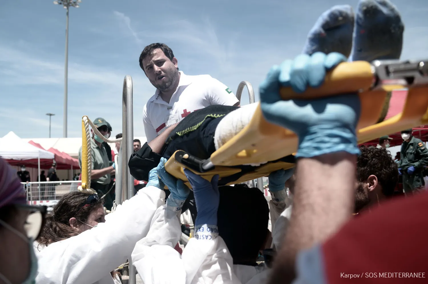 نزول المهاجرين في ميناء فالنسيا في 11 يونيو الماضي 