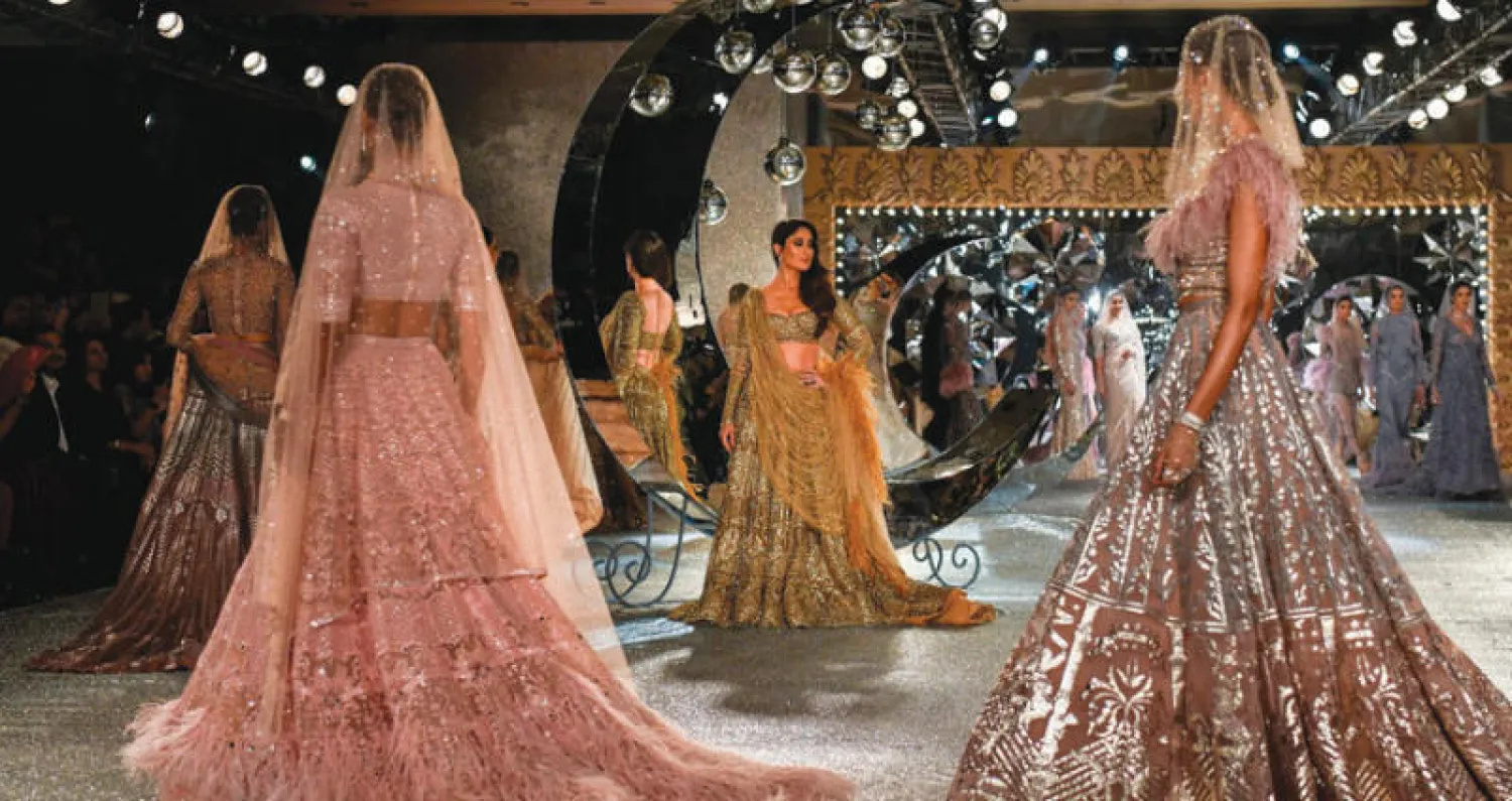 من عرض العلامة الهندية «فالغوني أند شاين بيكوك» في أسبوع الهوت كوتير بنيودلهي مؤخراً