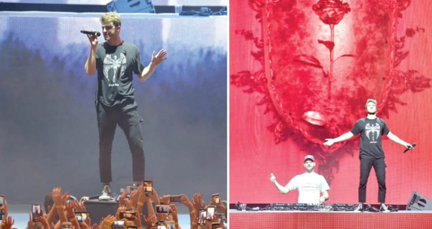 فريق «تشاينسموكرز» ونجمه  أندرو تاغارت على مسرح مهرجانات بيبلوس (إ.ب.أ)