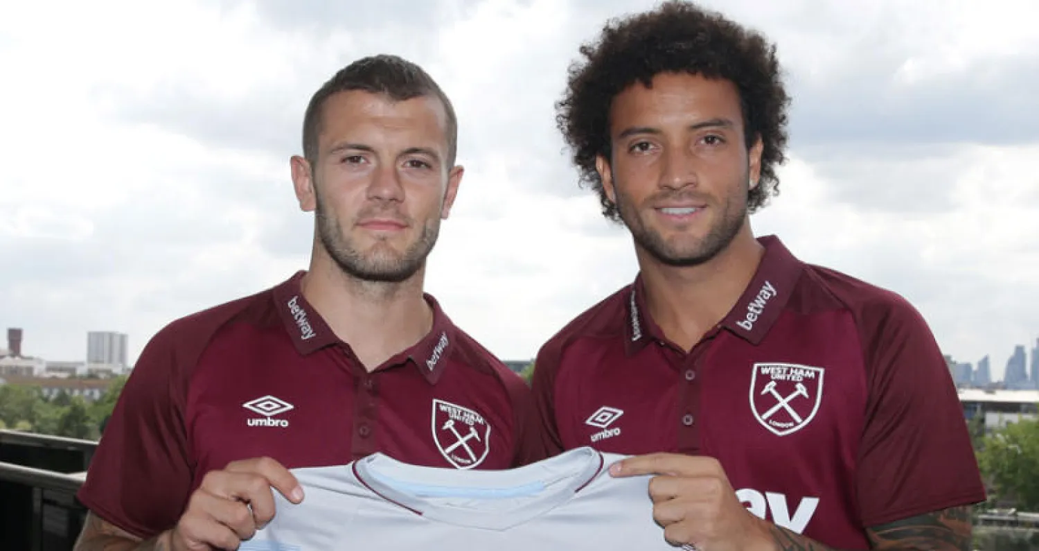 أندرسون (يمين) مع ويلشير بعد توقيعهما مع وستهام (أ.ف.ب)