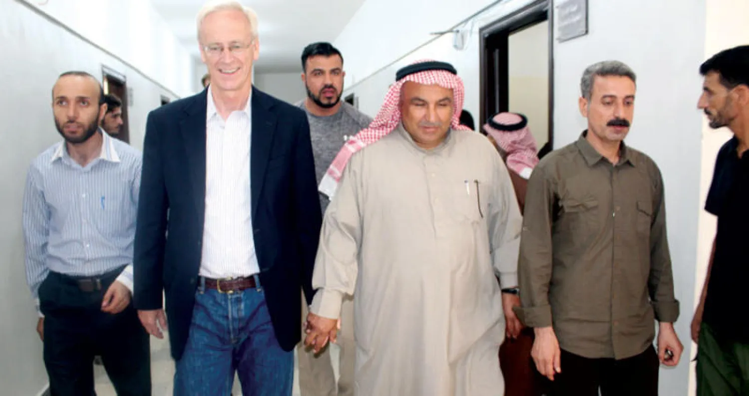 السفير الأميركي ويليام روباك في مجلس الطبقة أمس  («الشرق الأوسط»)