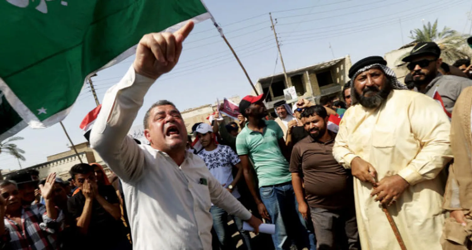 مظاهرة ضد الفساد وسوء الخدمات في البصرة أمس (أ.ف.ب)