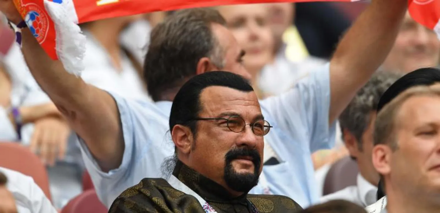 الممثل الأميركي ستيفن سيغال في مباراة النهائي للمونديال بروسيا (أ.ف.ب)