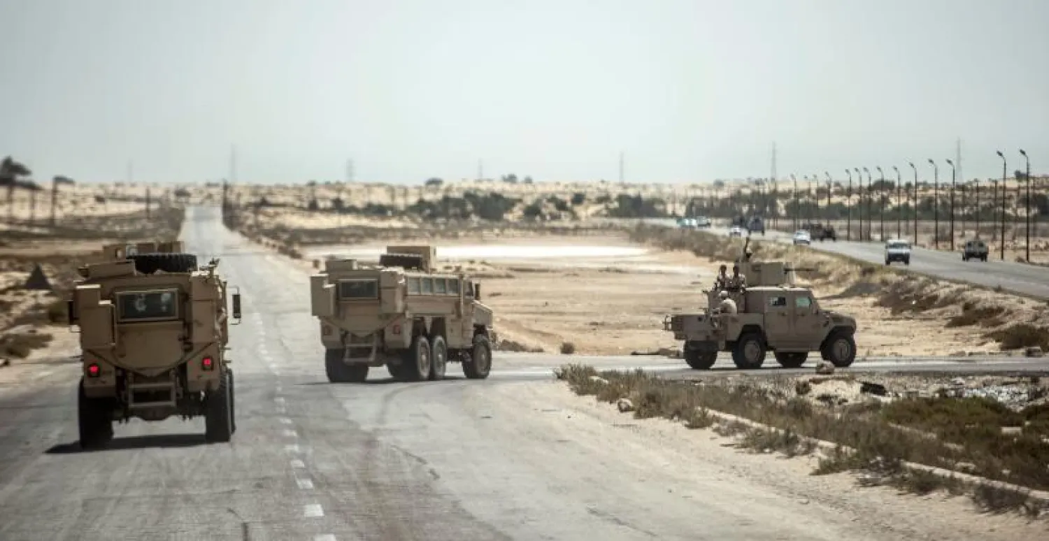 مجموعة مدرعات من القوات المسلحة المصرية بشمال سيناء (أ.ف.ب)