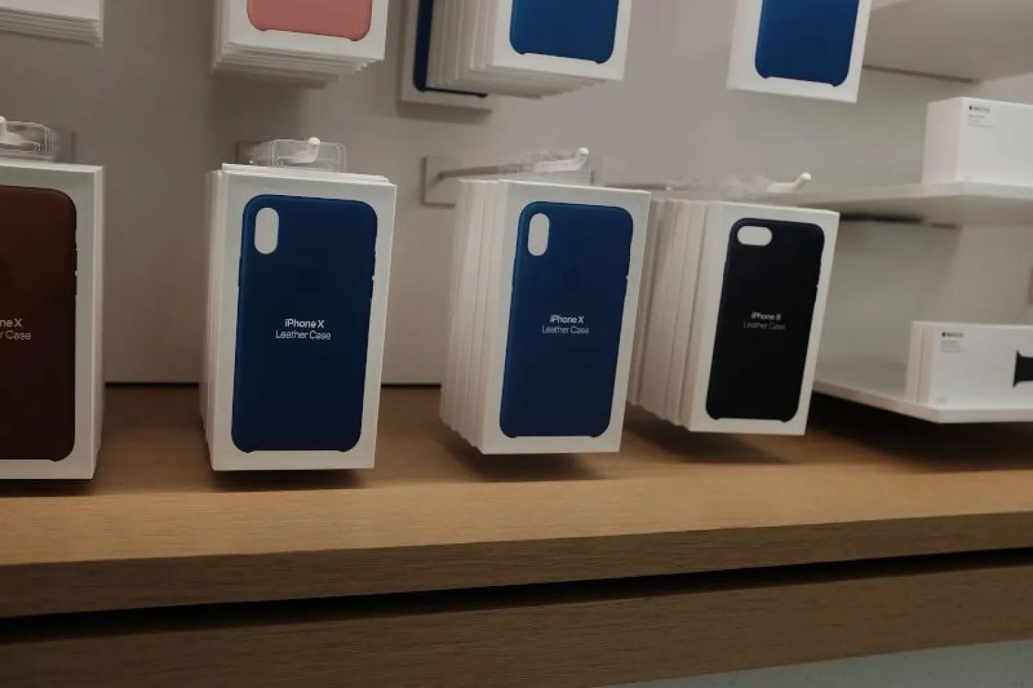 تقوم شركة «تايوان سيميكوندكتور مانيوفاكتشرينج» بإنتاج الرقائق الإلكترونية لهاتف آيفون (أ.ف.ب)