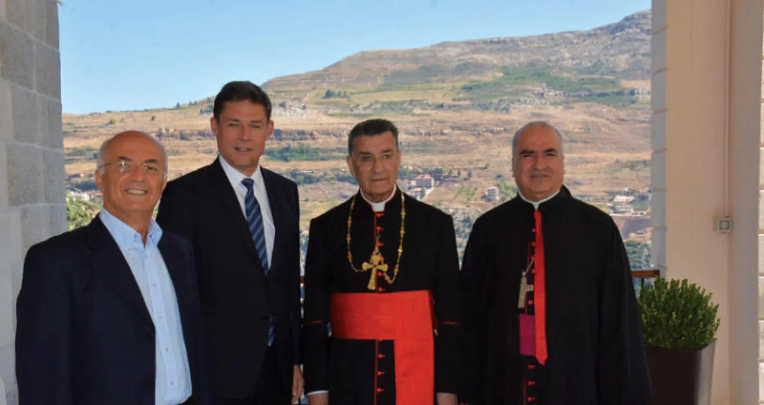 البطريرك الراعي مستقبلاً نائب رئيس مجلس الشيوخ الفرنسي فيليب داليه أمس (الوكالة الوطنية)