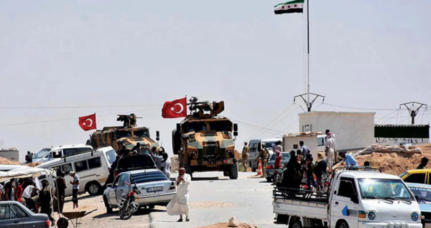 دورية للجيش التركي على مشارف مدينة منبج في يونيو الماضي (تي آر تي)