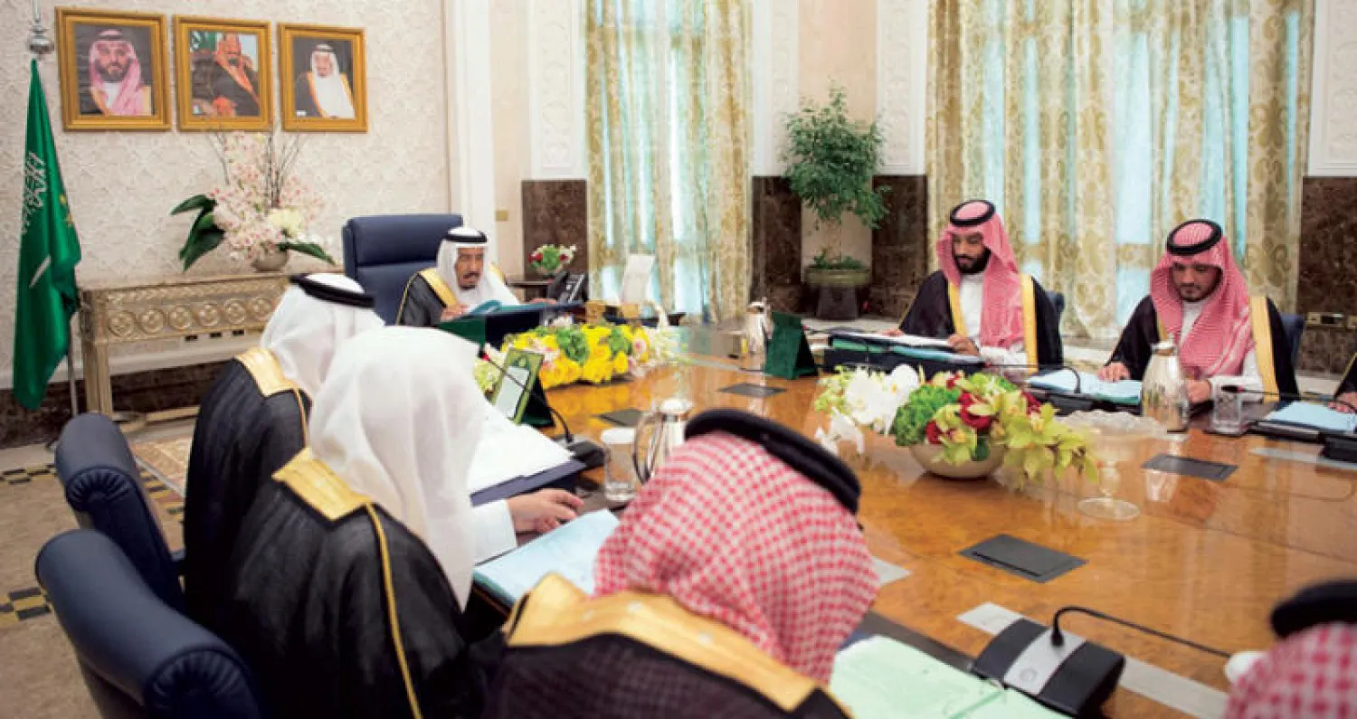 جانب من الجلسة التي عقدها مجلس الوزراء في نيوم برئاسة الملك سلمان بن عبد العزيز وبحضور ولي العهد الأمير محمد بن سلمان (واس)