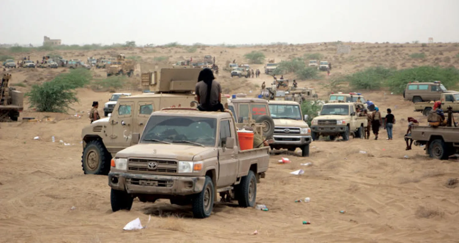 قوات الجيش اليمني تتقدم باتجاه مناطق الانقلابيين في الحديدة أمس (إ.ب.أ)