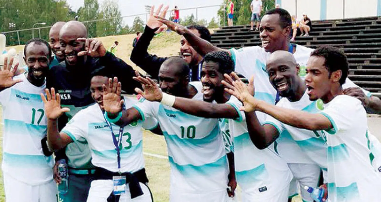 لاعبو الأخضر خلال احتفالهم بفوزهم في المباراة السابقة أمام روسيا («الشرق الأوسط»)