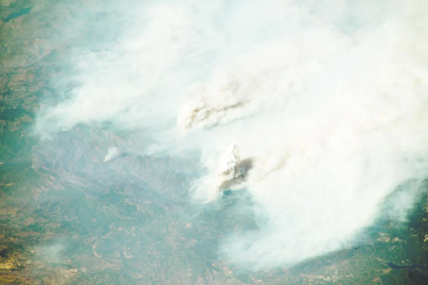 صورة لوكالة الفضاء الأوروبية تظهر الحرائق في غابات كاليفورنيا (أ.ف.ب)