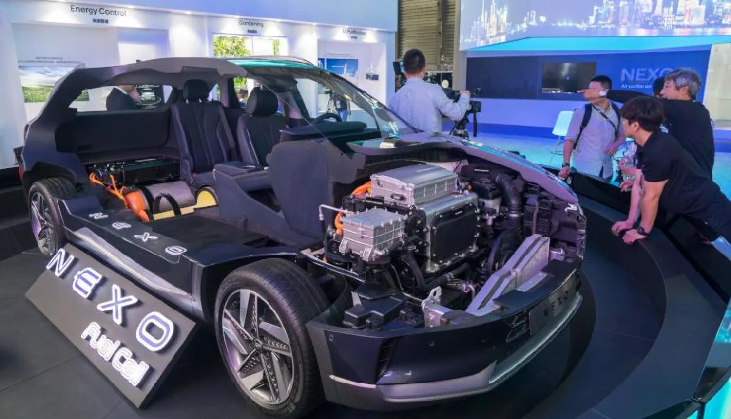 سيارة هونداي نيكسو تعمل بخلايا وقود الهيدروجين (أ.ف.ب)