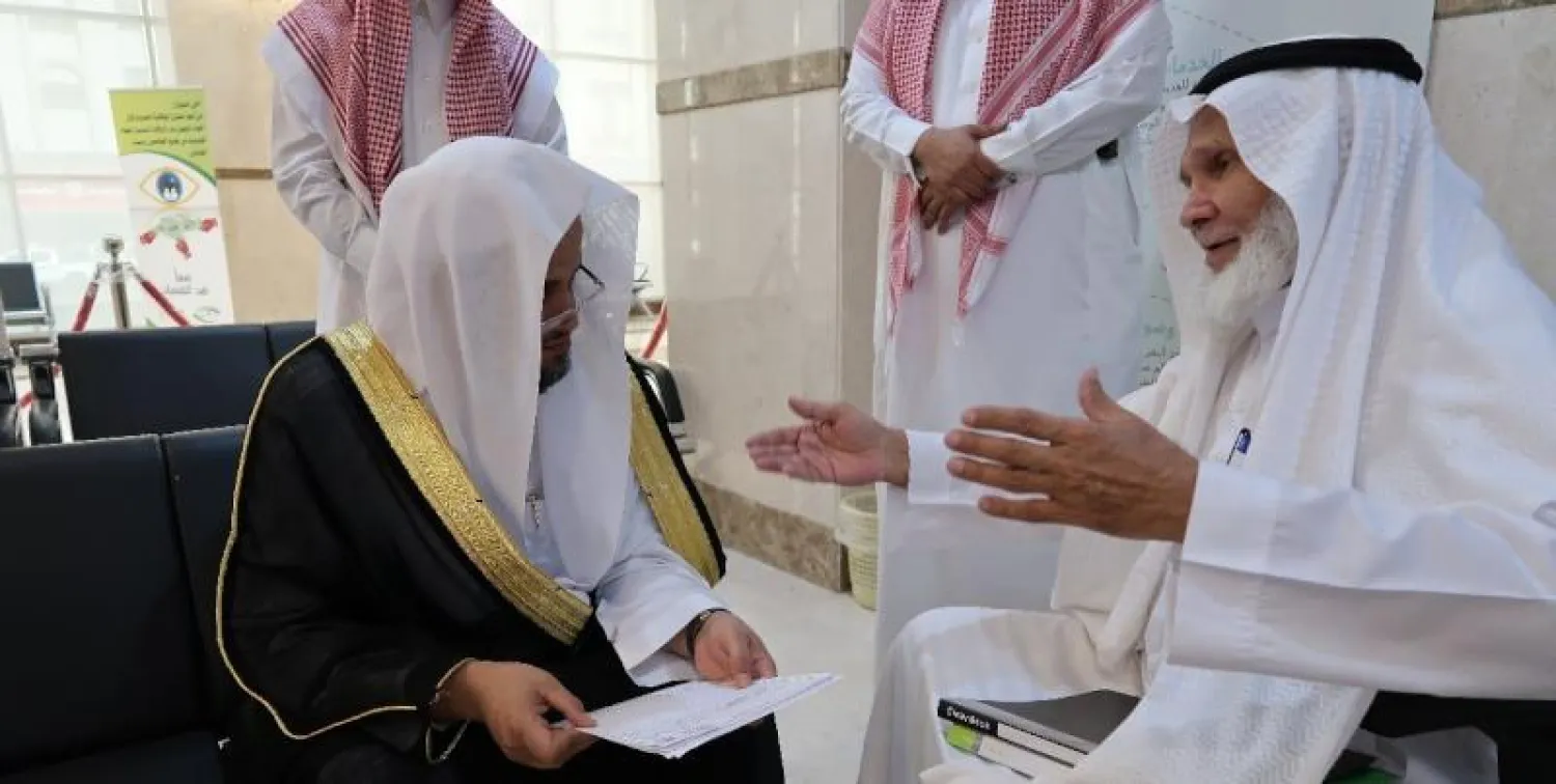 النائب العام السعودي خلال تفقده فرع النيابة العامة في منطقة المدينة المنورة (واس)