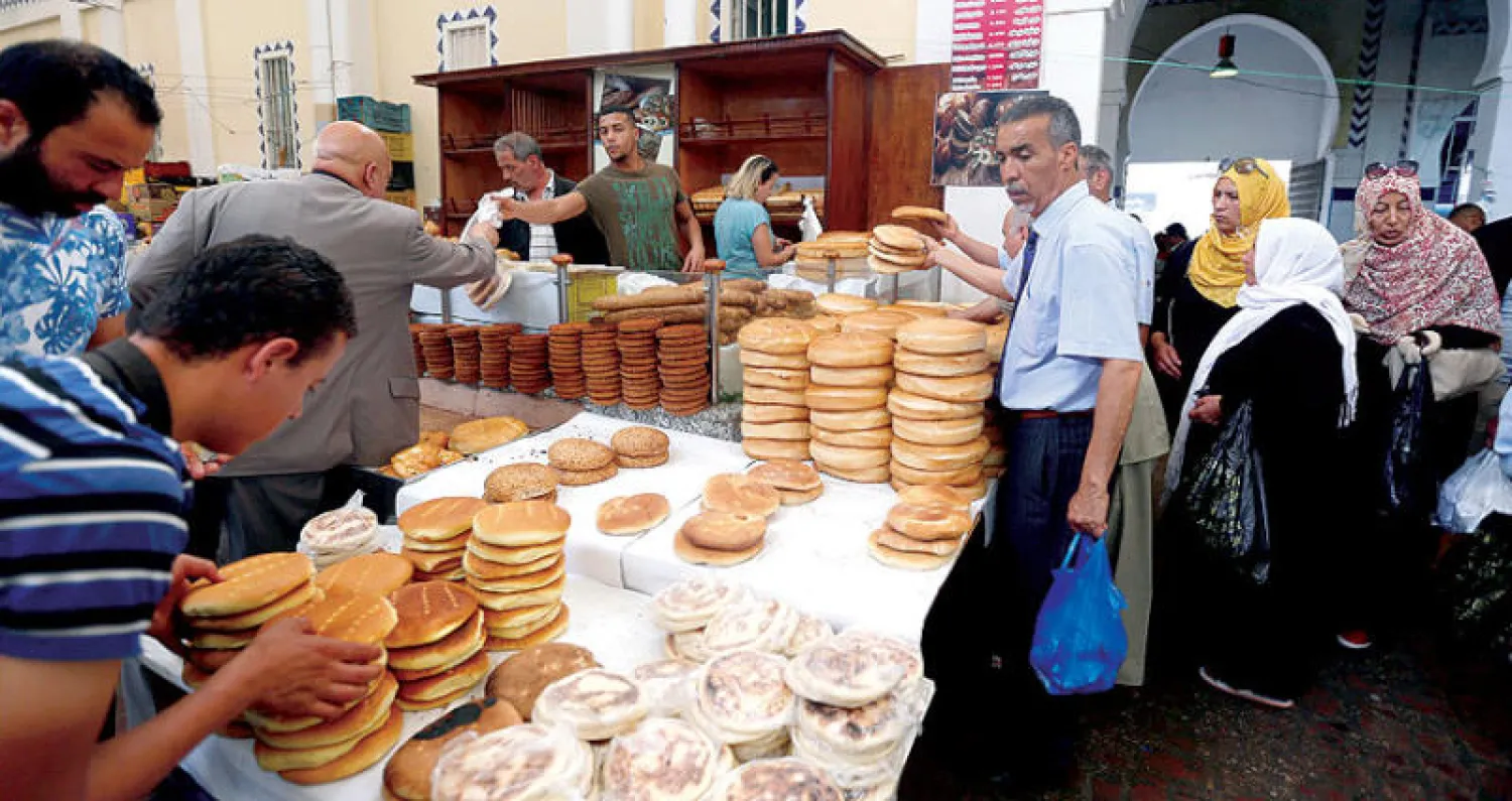 تراجع معدل التضخم بشكل طفيف للمرة الأولى منذ مطلع العام الجاري في تونس (رويترز)