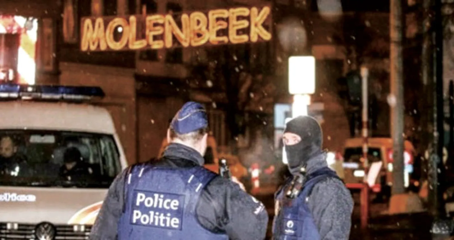صورة من وكالات لمداهمات للشرطة البلجيكية في مولنبيك («الشرق الأوسط»)
