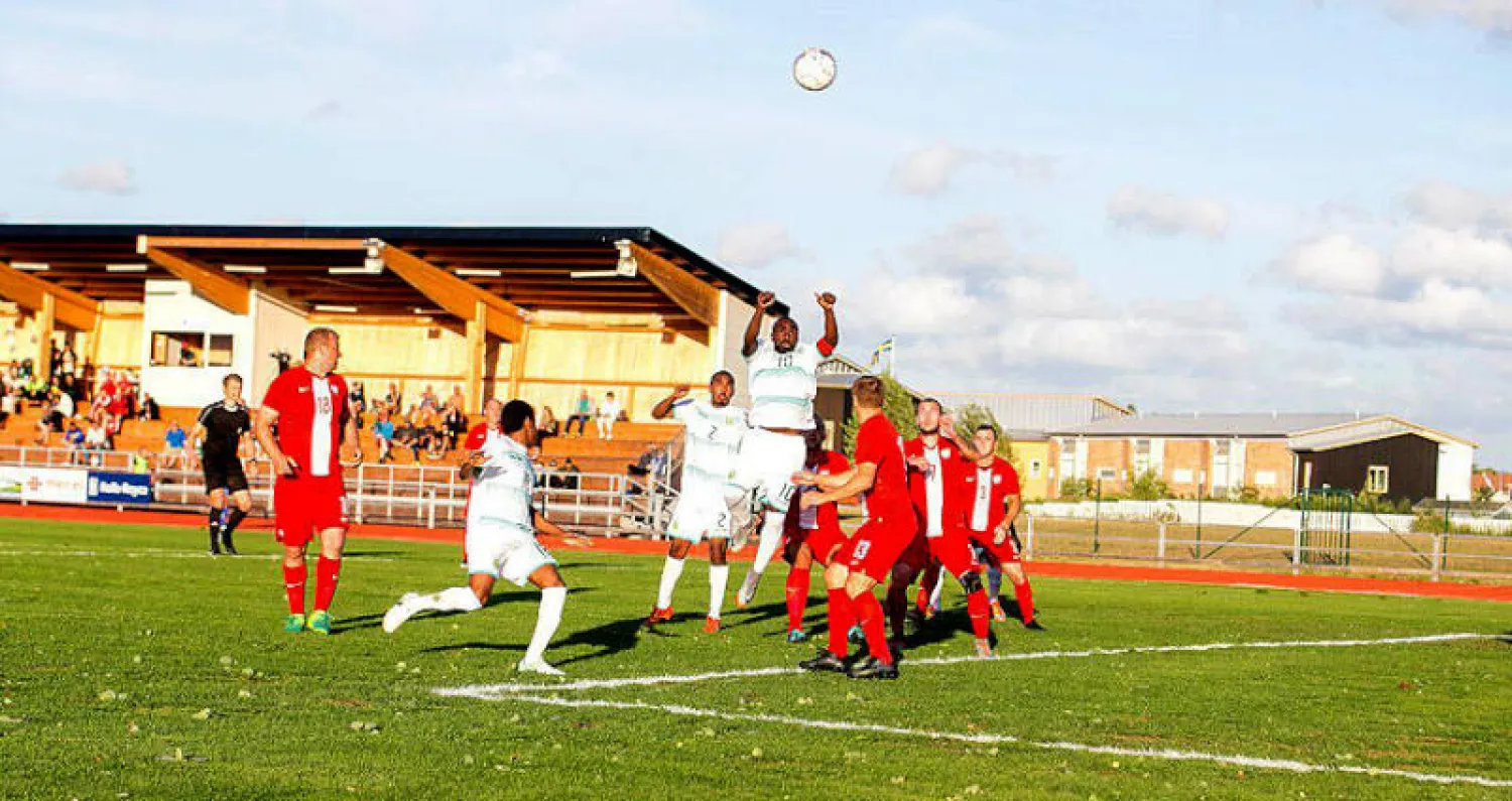 من مباراة السعودية وبولندا أمس («الشرق الأوسط»)