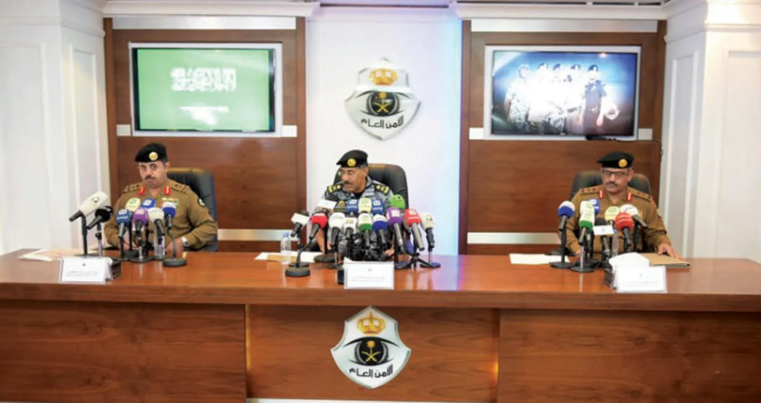 قادة قوات أمن الحج خلال المؤتمر الصحافي في مشعر منى أمس («الشرق الأوسط»)