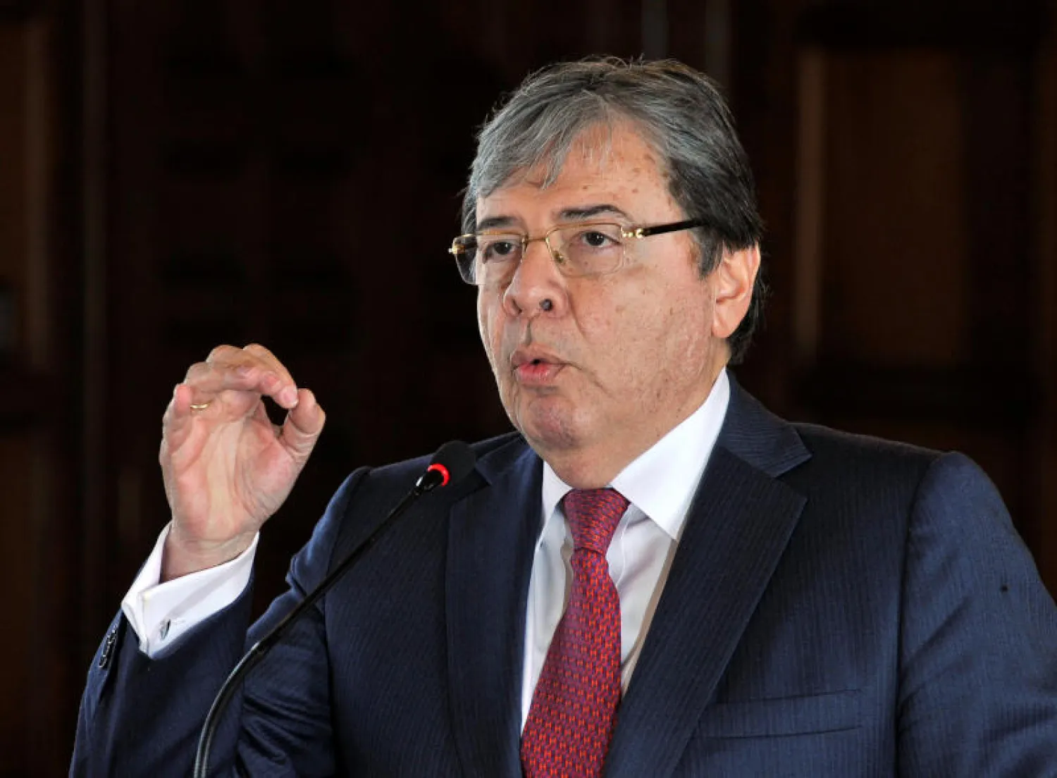 وزير الخارجية الكولومبي كارلوس هولمز تروغيلو (رويترز)