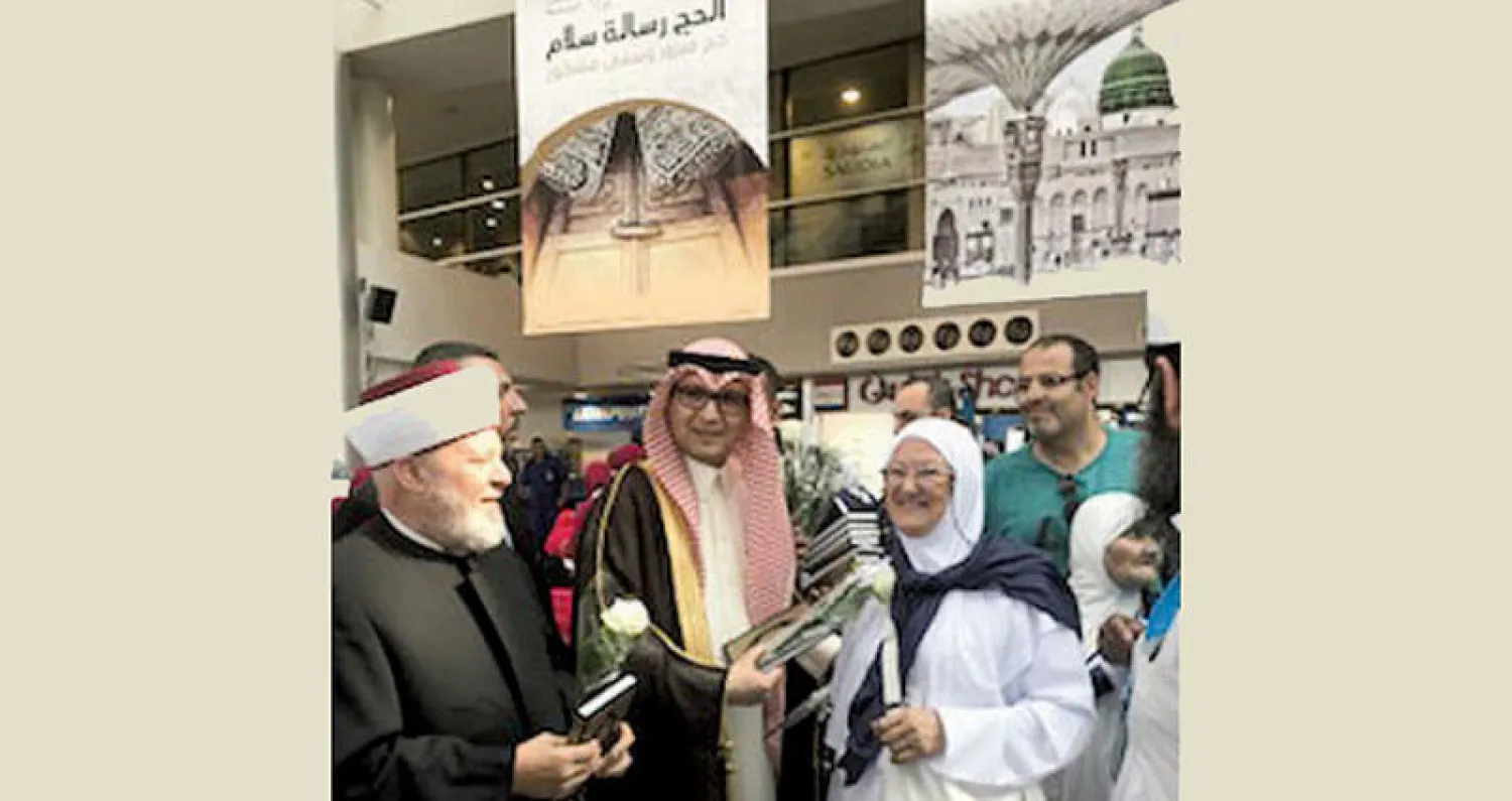 القائم بالأعمال السعودي وليد البخاري في وداع الحجيج بمطار بيروت