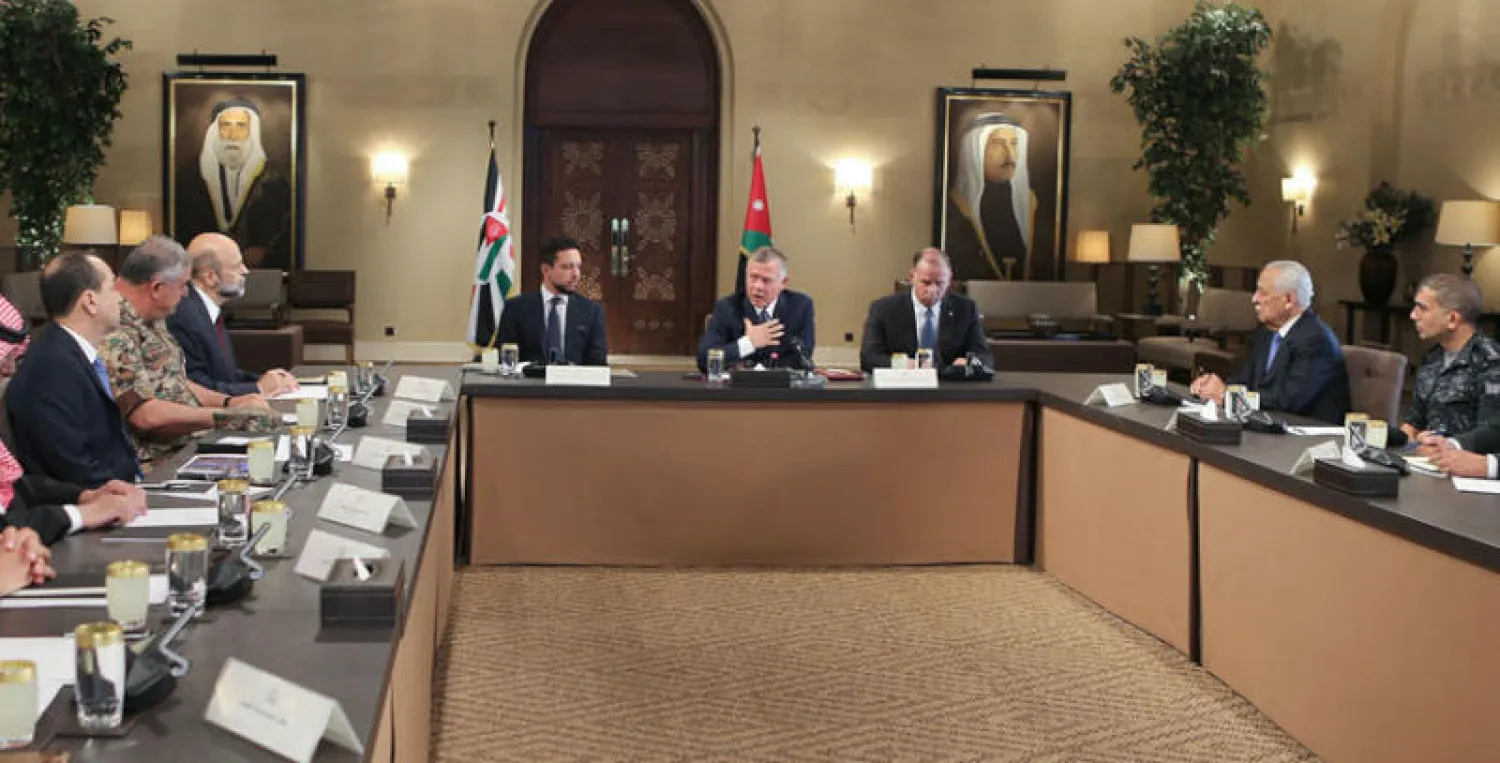 العاهل الأردني خلال ترؤسه اجتماعاً لمجلس السياسات الوطني (بترا)