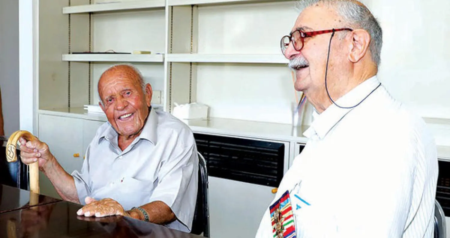 القبرصي اليوناني مينيلاوس كوزوبيس والتركي كمال صالح