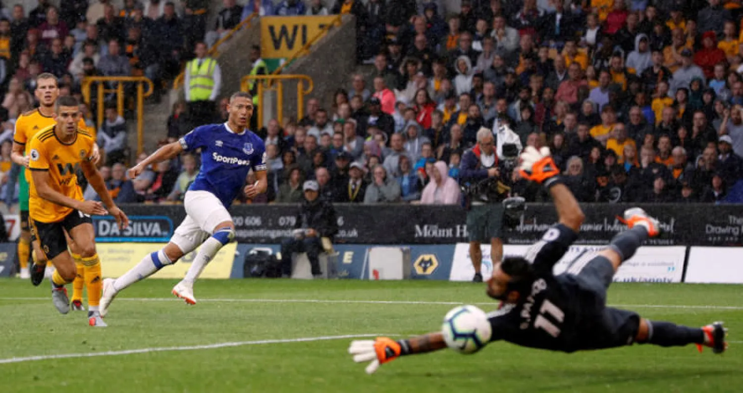 ريتشارليسون أحرز هدفين في أول مشاركة له مع إيفرتون أمام وولفرهامبتون (رويترز)