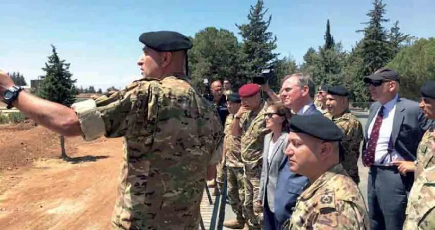 سفير بريطانيا لدى لبنان هيوغو شورتر خلال افتتاح مركز التدريب الحدودي في رياق  (موقع السفارة البريطانية)