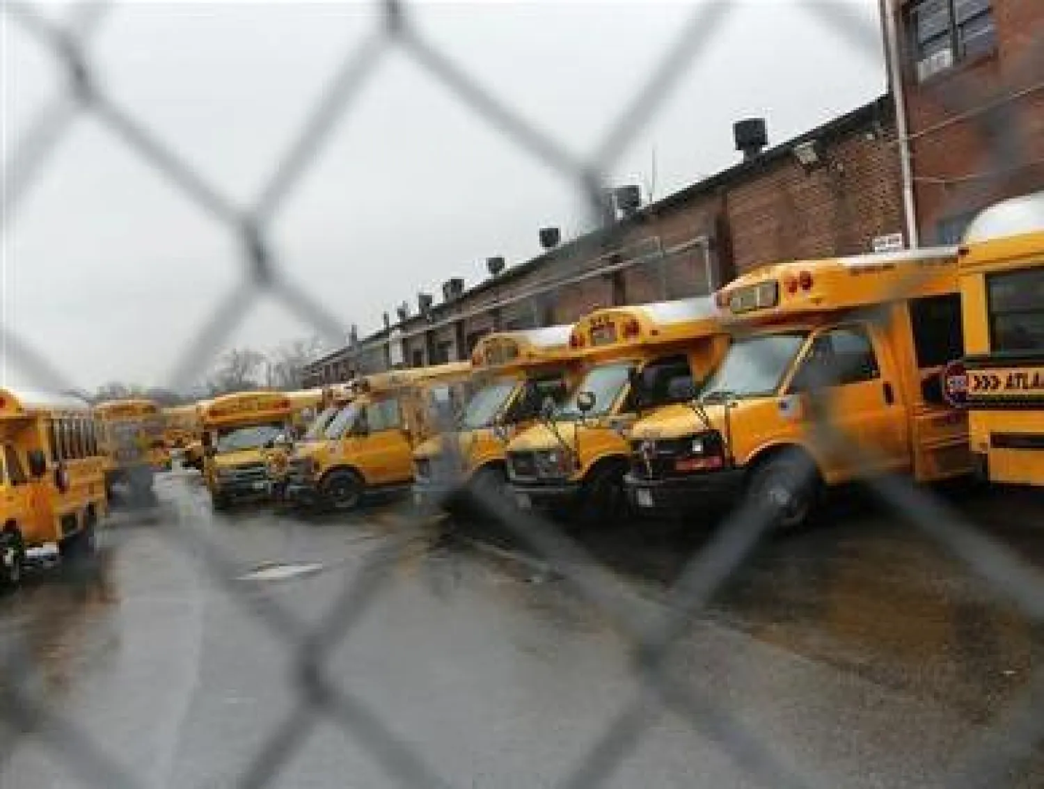 حافلات مدرسية - أرشيفية (رويترز)