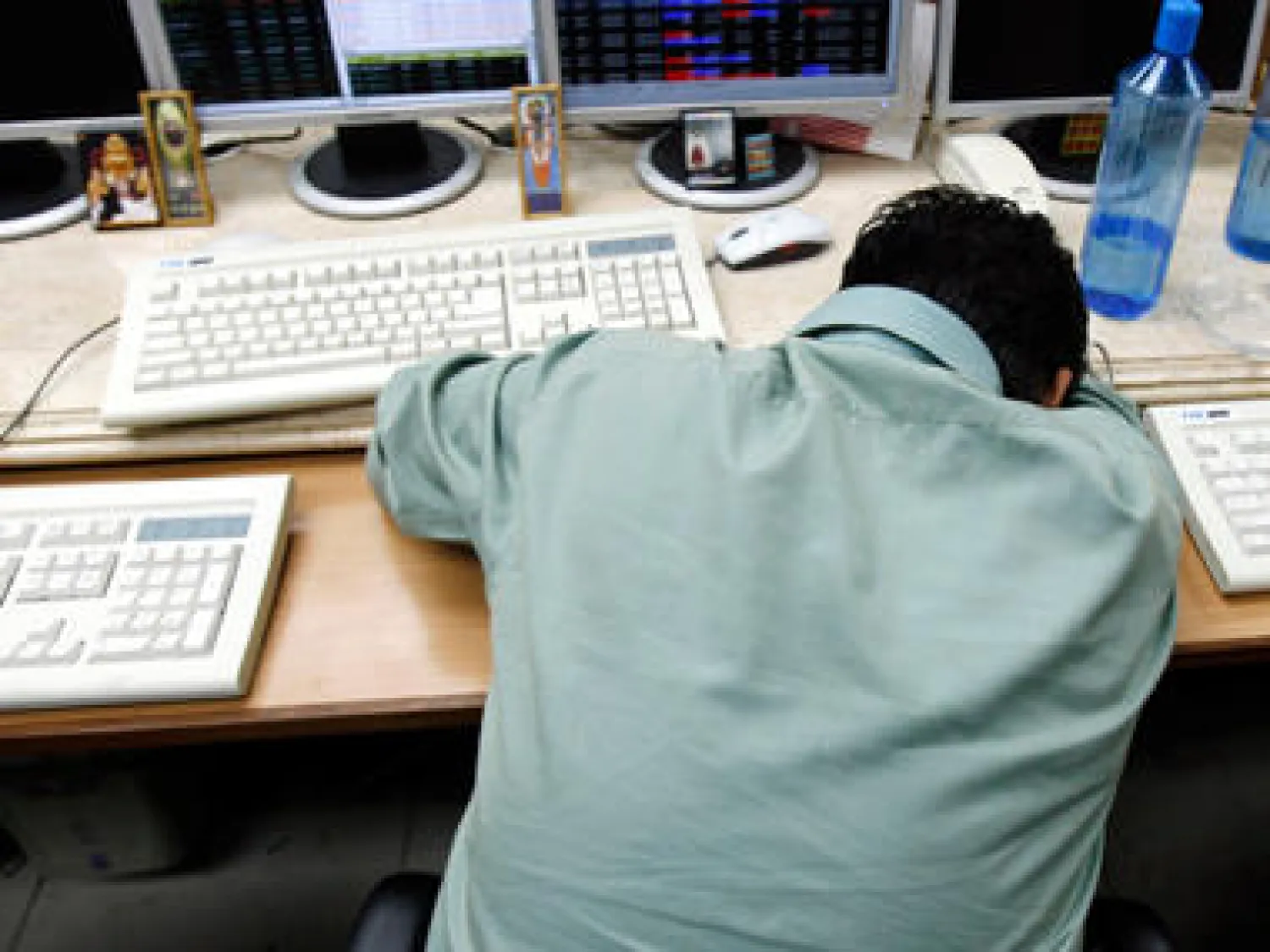 الأشخاص الذين ينامون 7 ساعات يومياً في المتوسط أقل عرضة لخطر الإصابة بأمراض القلب (رويترز)