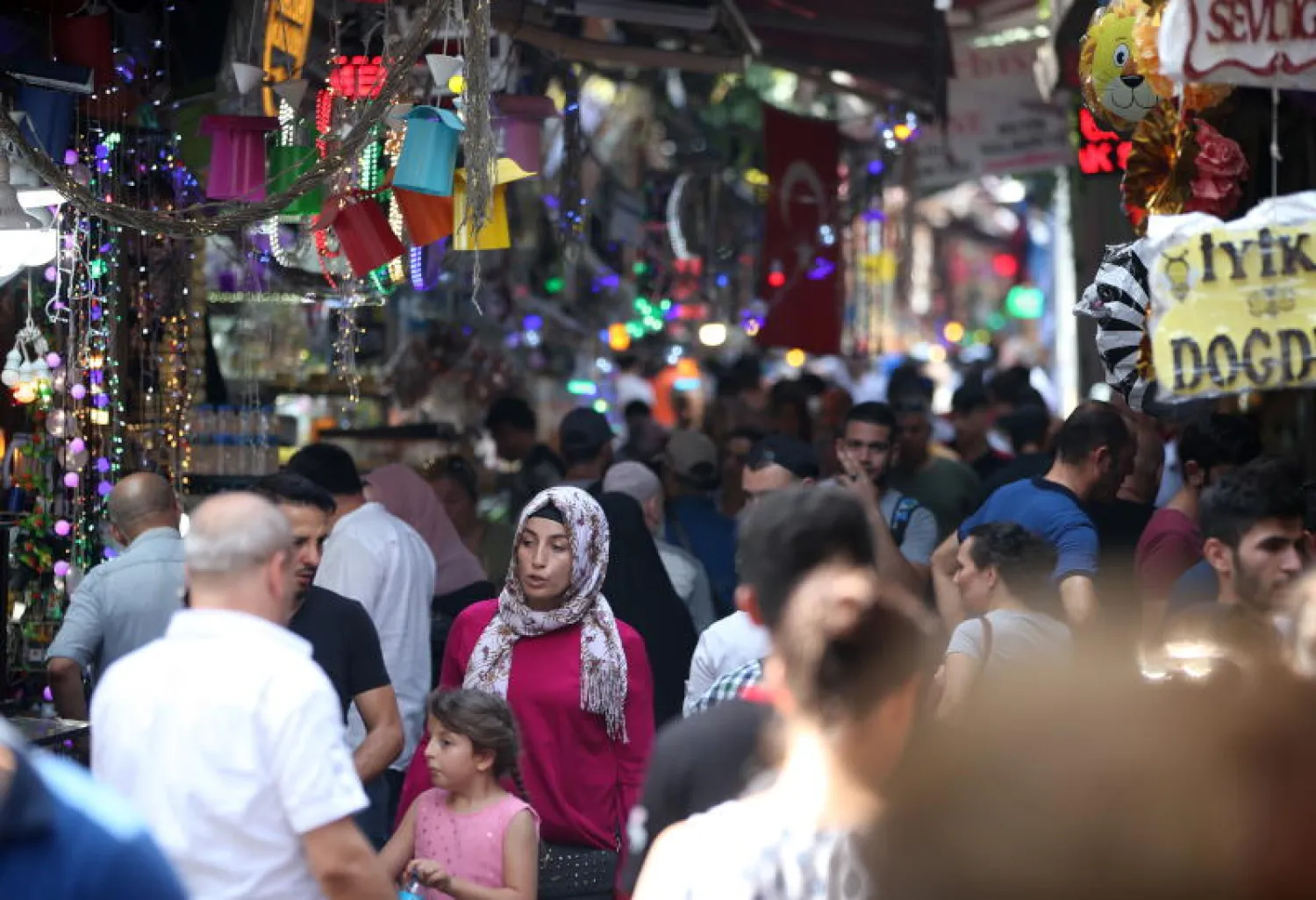 حركة في إسطنبول قبل عيد الأضحى (إ. ب. أ)