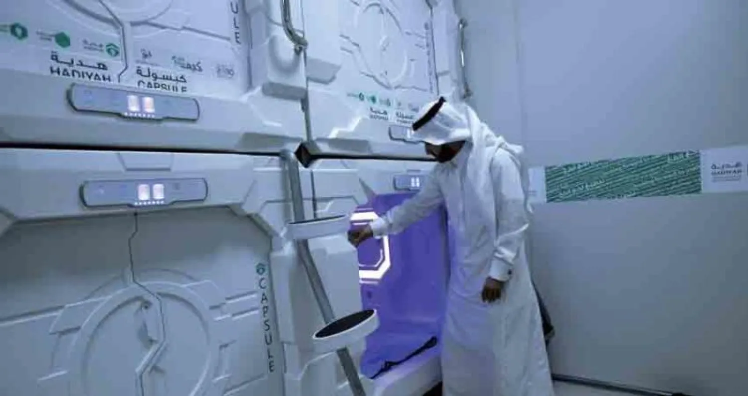 استخدم موسم حج هذا العام كبسولة الفندق المتقدمة التي تحتوي على كل الخدمات الإلكترونية ووسائل الراحة (إ.ب.أ)