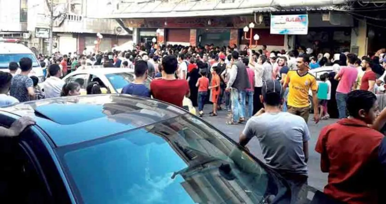 ازدحام أمام عروض للمطاعم في مدينة حماة (شبكة أخبار حماة الاقتصادية)