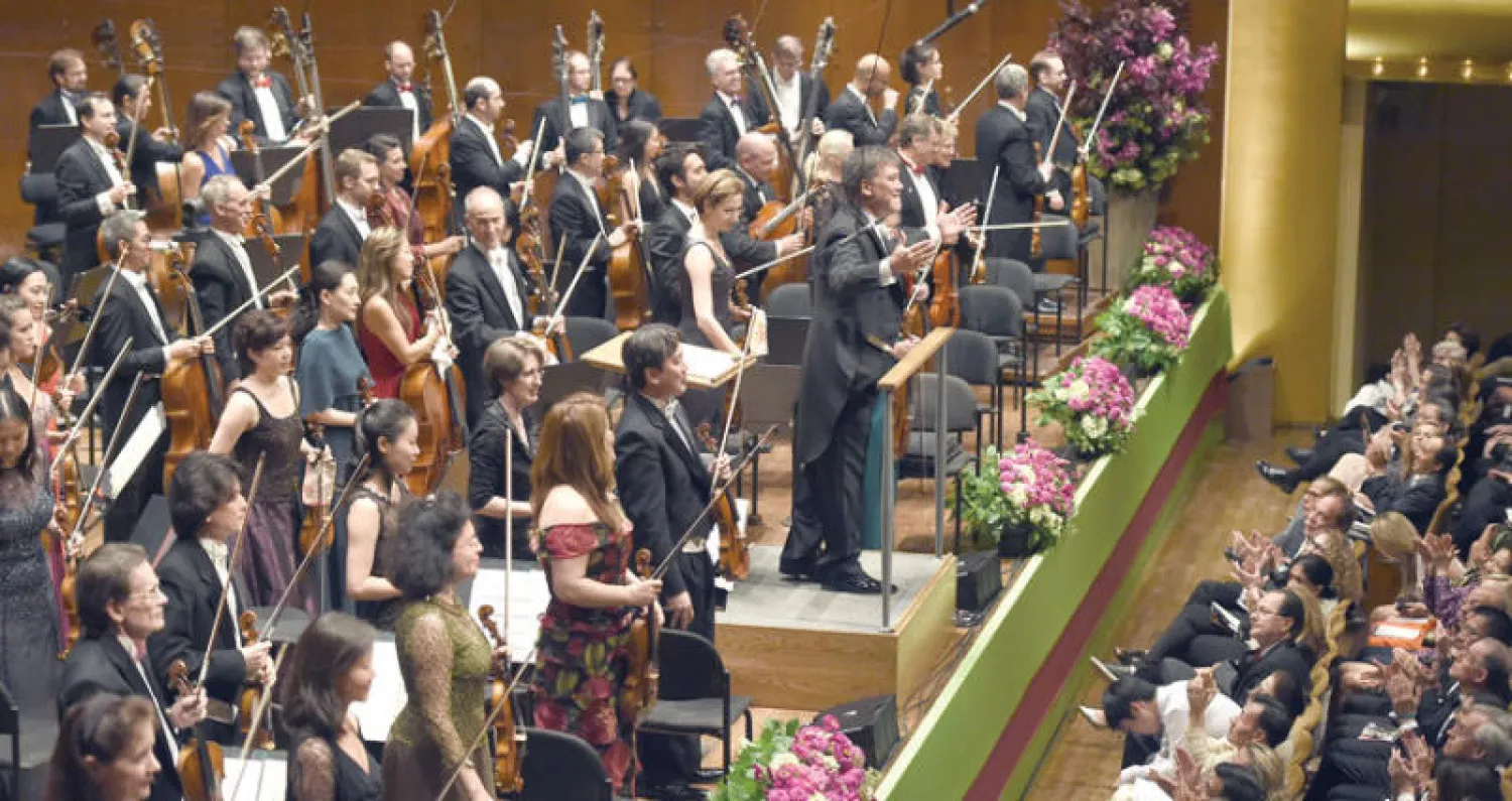 العازفات في أوركسترا نيويورك الفيلهارمونية يطالبن بالمساواة بزملائهن الرجال في الملابس (غيتي)