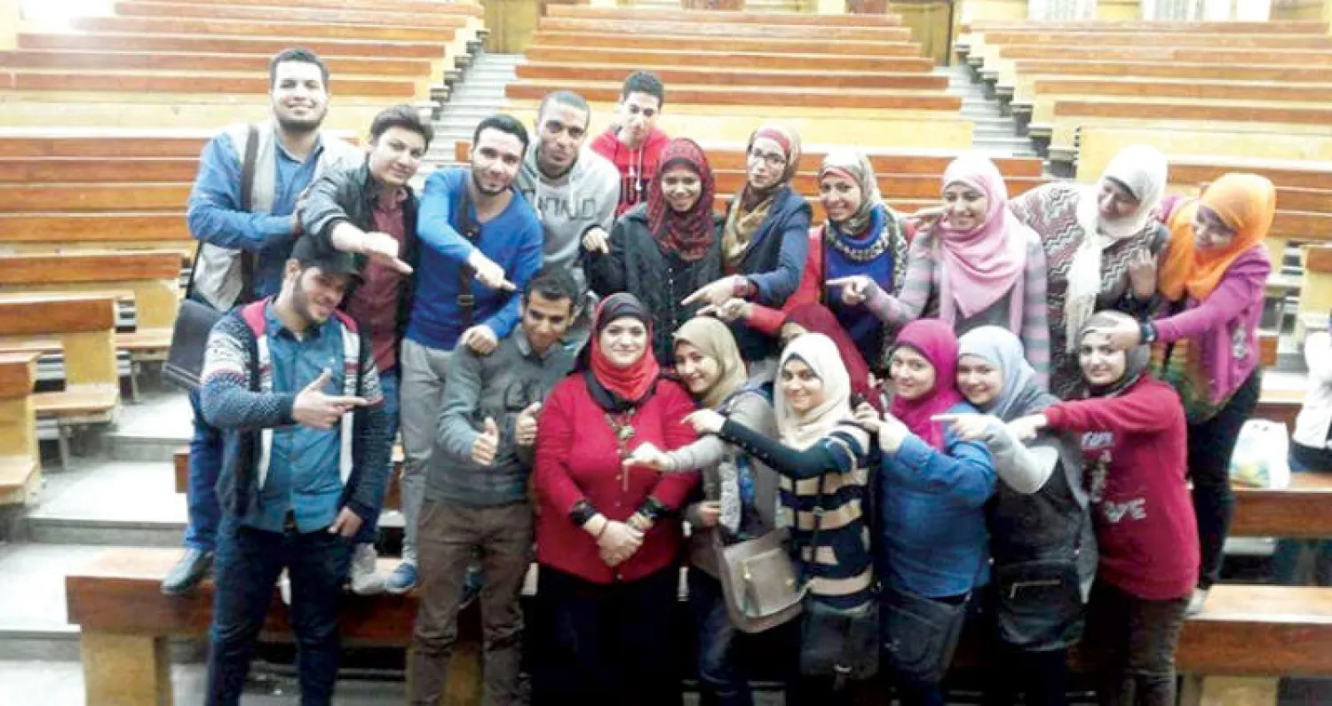 صورة جماعية للمشاركات والمشاركين في إحدى الدورات