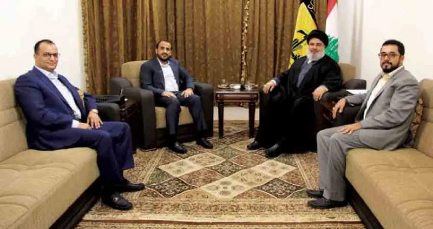 وسائل إعلام حوثية تداولت صورة اللقاء الذي جرى بين متحدث الحوثيين وحسن نصر الله في لبنان أول من أمس