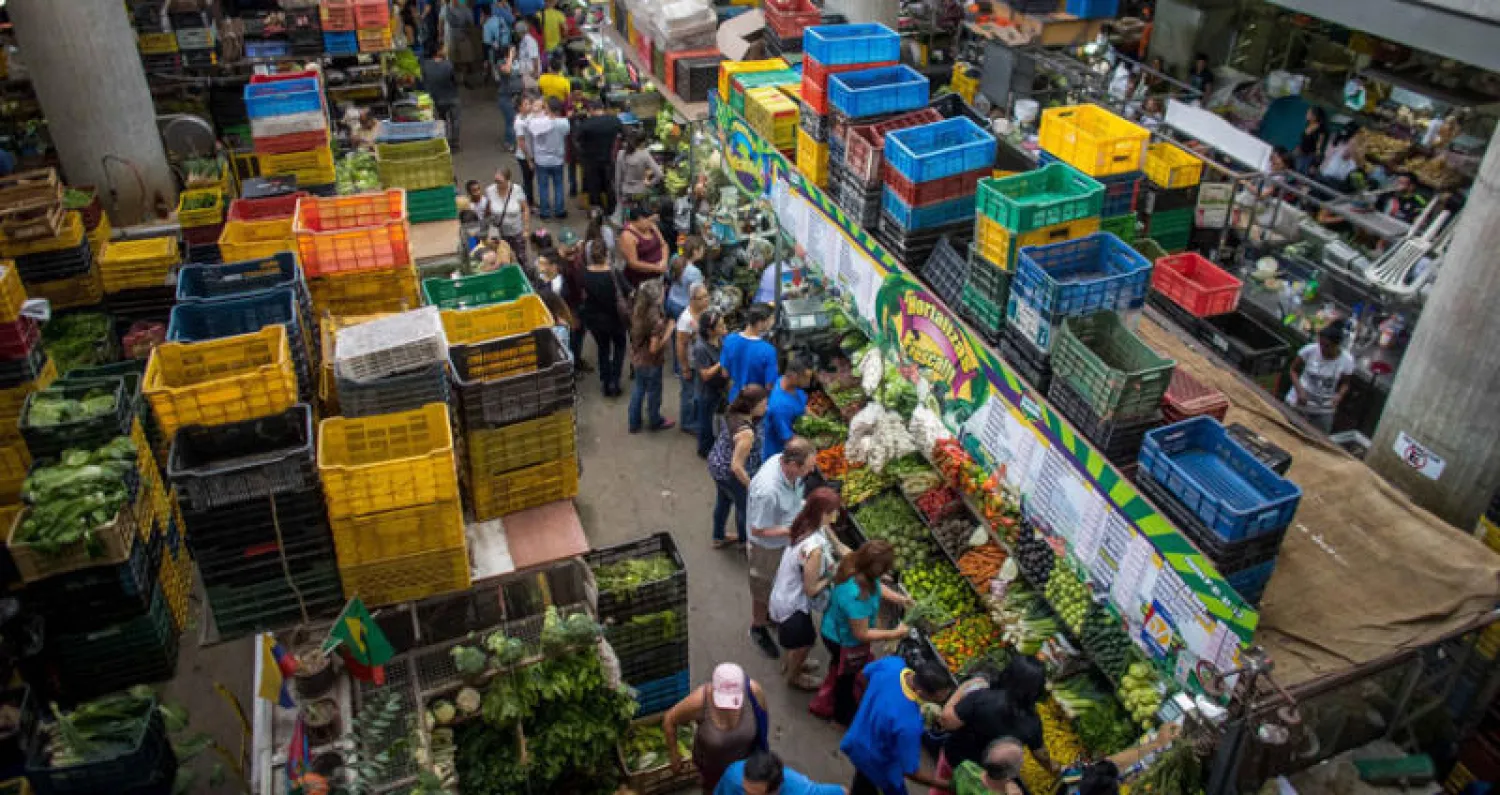 التضخم المفرط يحاصر فنزويلا وسط مصاعب اقتصادية كبرى (إ.ب.أ)