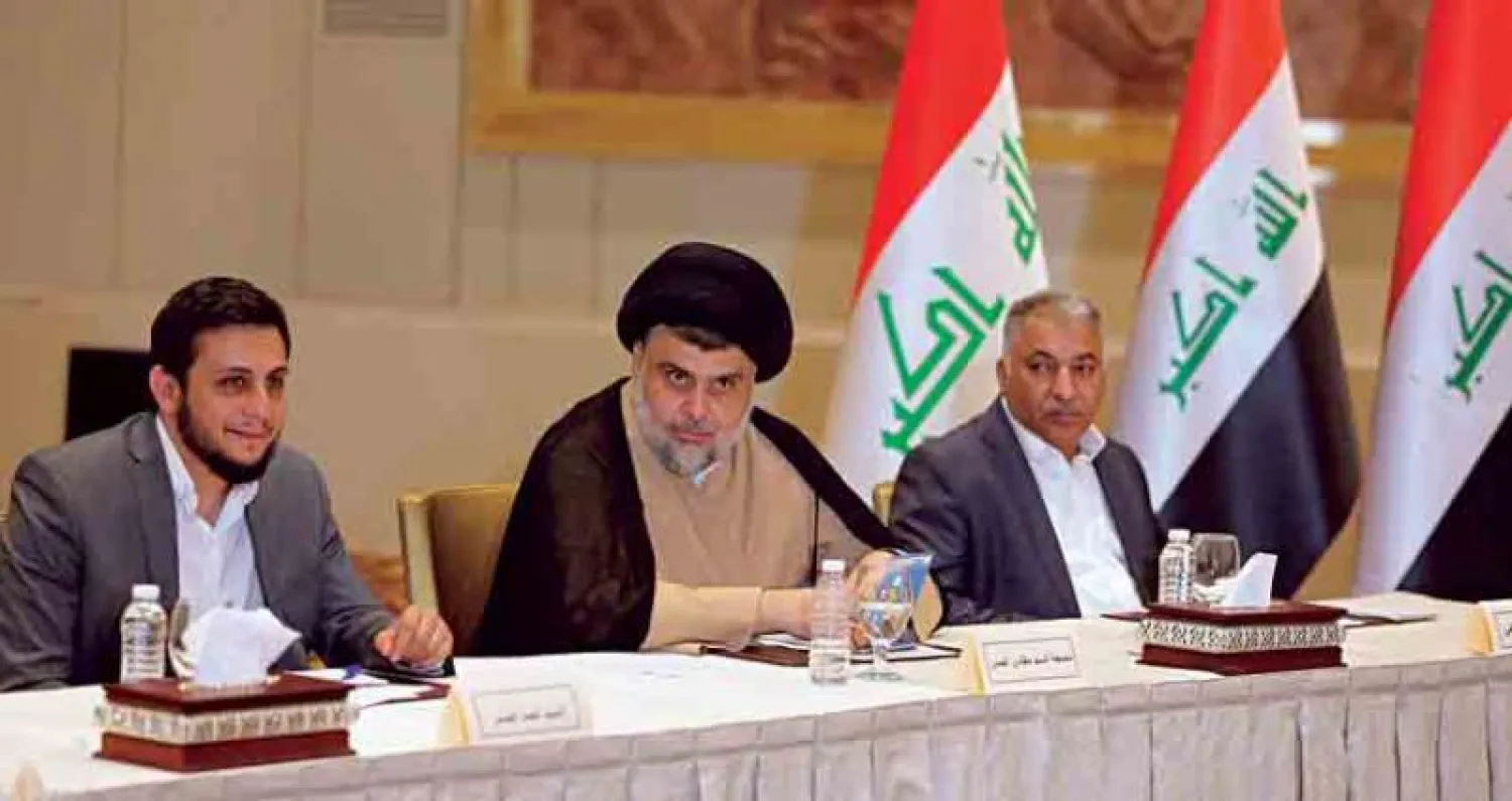 مقتدى الصدر في الاجتماع الذي ضم حيدر العبادي وعمار الحكيم في بغداد مساء أول من أمس (أ.ب)