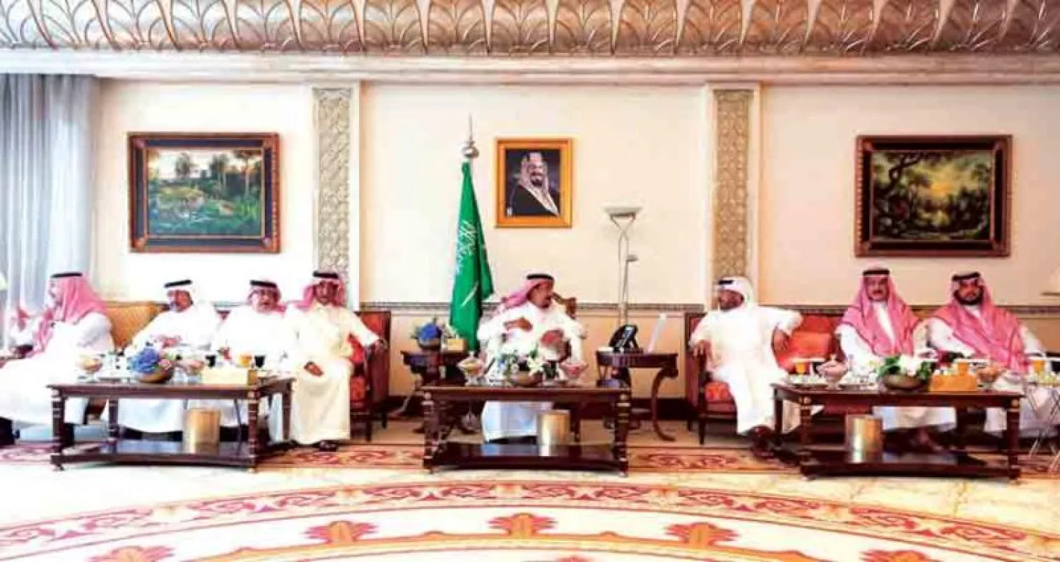 خادم الحرمين الشريفين الملك سلمان يصل إلى قصر منى أمس للإشراف على راحة الحجاج (واس)