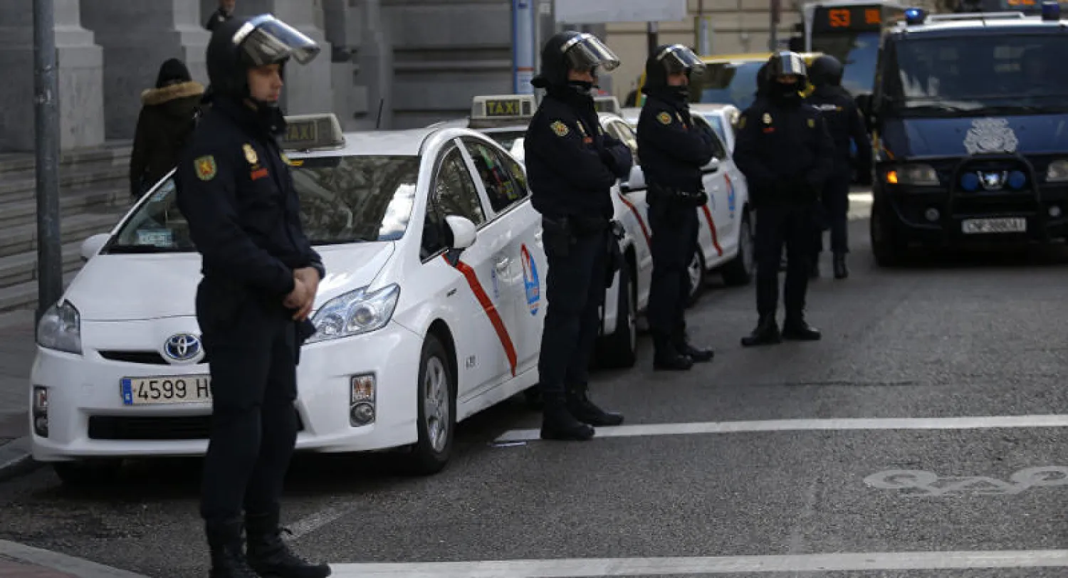 عناصر من الشرطة الأسبانية (أ.ب)